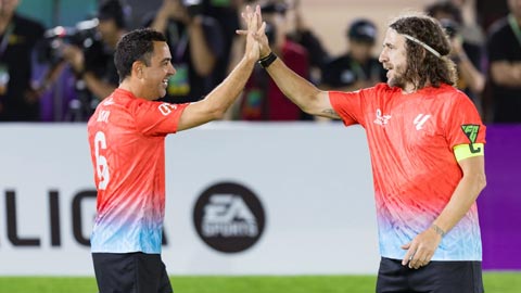  Xavi, Puyol, Makelele và Salgado ‘trình diễn’ trước người hâm mộ Việt Nam