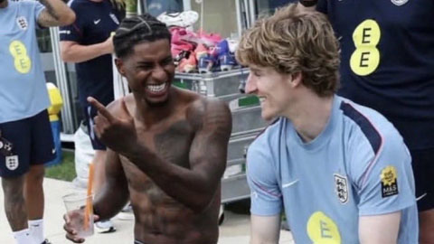  Marcus Rashford khuyên Gordon điều gì trước khi tới Barca?