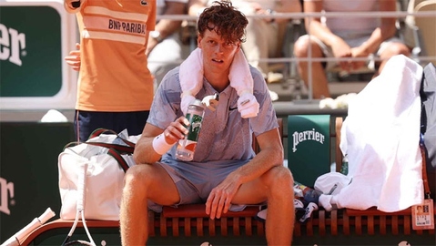 Sinner thua sốc ở vòng hai Roland Garros 2026 sau khi dẫn trước 2 set và 5-1 ở set ba. Ảnh: ATP