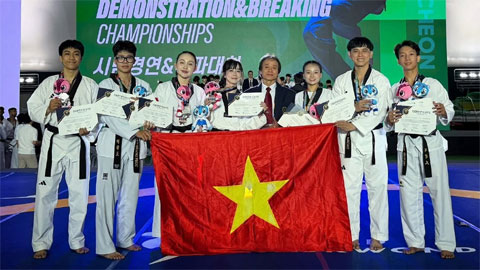  Châu Tuyết Vân cùng tuyển taekwondo Việt Nam giành HCB thế giới