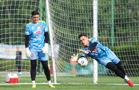 Các thủ môn ĐT Việt Nam tập luyện chuẩn bị cho AFF Cup 2026. Ảnh: VFF