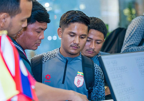ĐT Myanmar có mặt tại Việt Nam, chuẩn bị cho trận giao hữu - Ảnh: VFF