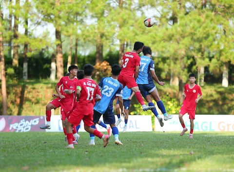 PVF-CAND (áo đỏ) có chiến thắng 3-1 trước TP.HCM. ảnh: Nguyễn Hương 