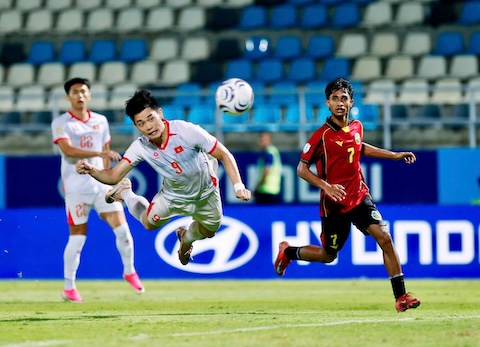 Đình Bắc ghi 3 bàn thắng trong trận thắng Timor Leste. Ảnh: Anh Khoa