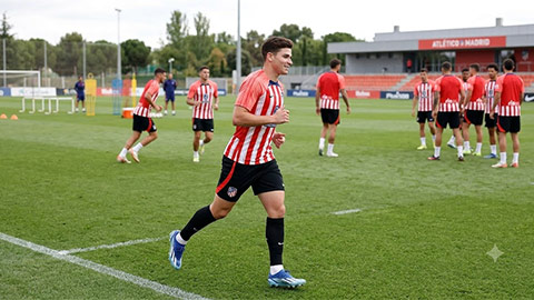  Julian Alvarez quay xe, chấp nhận trở lại Atletico sau drama đòi ra đi