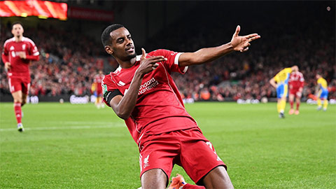 Isak đang chịu áp lực lớn tại Liverpool