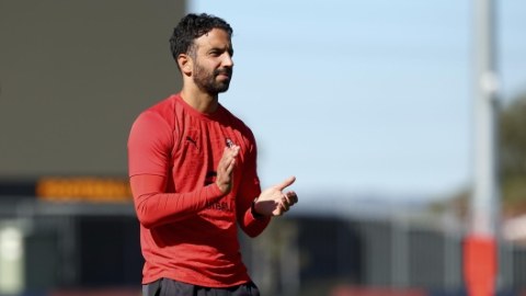  Milan đã chi 100 triệu euro nhưng chưa bán được ai, vì sao?