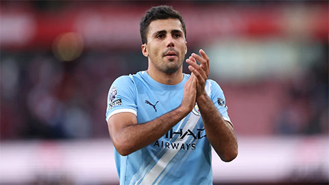  Rodri đến Barca, HLV Flick sẽ xây dựng hàng tiền vệ ra sao?