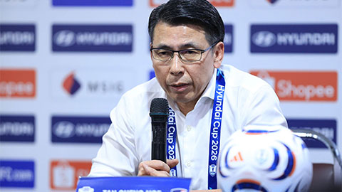HLV Tan Cheng Hoe không phục dù thua 0-2 Việt Nam - Ảnh: Đức Cường 