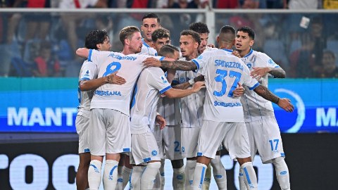  Allegri ra mắt Napoli bằng thắng lợi
