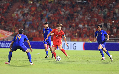 Màn trình diễn đẳng cấp của Hoàng Đức ở AFF Cup 2026 đang khiến nhiều "đại gia" Thái Lan say đắm - Ảnh: Đức Cường