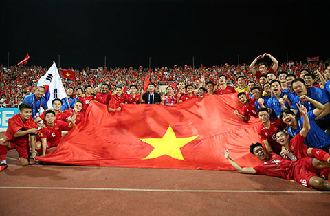 ĐT Việt Nam bảo vệ thành công ngôi vô địch AFF Cup. Ảnh: Đức Cường