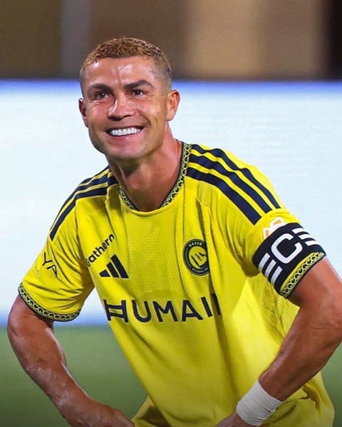 Diện mạo mới trẻ trung của Ronaldo