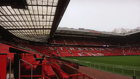  MU khiến fan ngơ ngác với video mưa tại Old Trafford dài một giờ