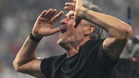  Luis Enrique 'sửa lưng' Mourinho: Quả Bóng Vàng phải thuộc về cầu thủ PSG