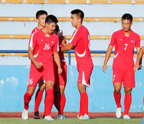 Niều vui của các cầu thủ U20 Triều Tiên khi có bàn thắng. Ảnh: VFF