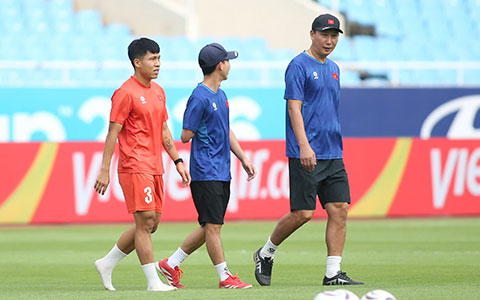 Văn Vĩ nhiều khả năng sẽ lỡ hẹn với FIFA ASEAN Cup vì không kịp bình phục chấn thương - Ảnh: Đức Cường 