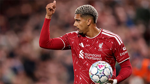  Liverpool bất ngờ tìm thấy lời giải cho bài toán hậu vệ phải nhờ Araujo