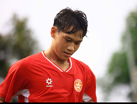 Trung Anh cũng có bàn thắng đáng nhớ ở cấp độ đội trẻ khi ghi bàn vào lưới PSG. Ảnh: PVF