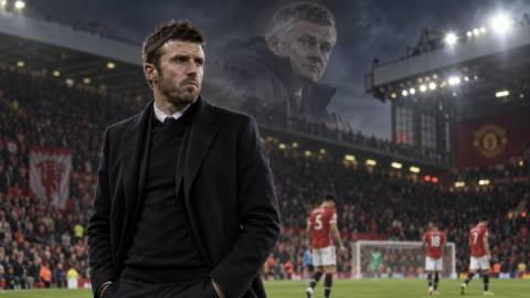  Nhìn Michael Carrick bây giờ lại thấy hình bóng Solskjaer