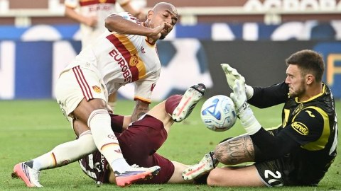  Malen san bằng kỷ lục Totti, đi vào lịch sử Roma theo cách không tưởng