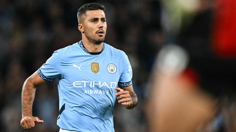 CĐV của Man City hẳn đang nhớ Rodri