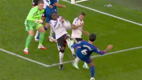  VAR công bố hội thoại vụ MU bị từ chối penalty trước Fulham