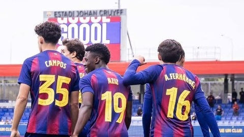  4 cậu nhóc có thể là lời giải cho bài toán trung vệ của Barca
