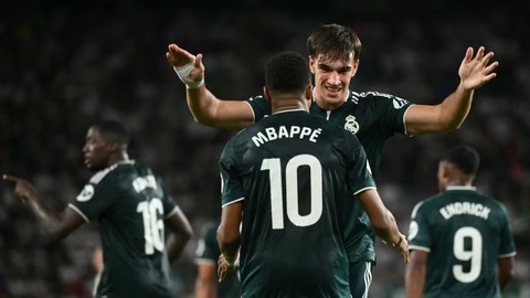  Carlos Espi: ‘Mourinho yêu cầu tôi hỗ trợ Mbappe trên hàng công Real Madrid’