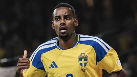  Liverpool thấp thỏm vì 'bom tấn' Isak trước đại chiến Man City