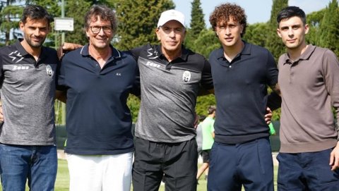 Camp Esposito đón vị khách đặc biệt Careca