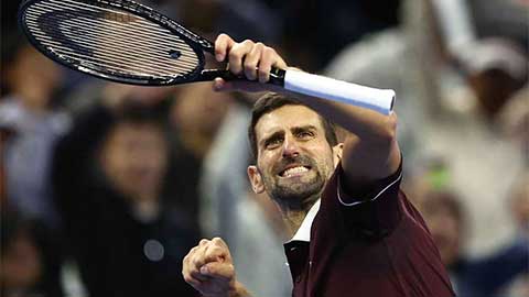  Djokovic thoát hiểm ở Trung Quốc Mở rộng, Sabalenka khởi đầu mạnh mẽ
