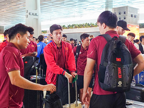ĐT Việt Nam rời Indonesia về nước. Ảnh: VFF