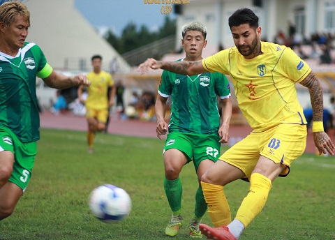 SLNA (áo vàng) đã giành vé đi tiếp. Ảnh: SLNA FC