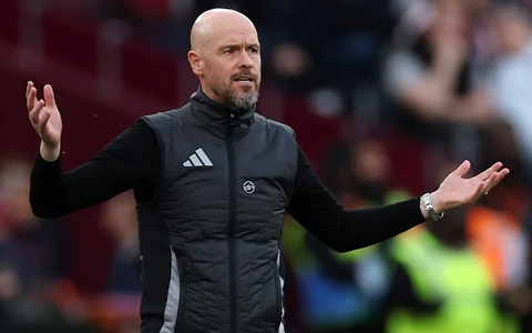 Wilcox và Berrada đóng vai trò then chốt trong quyết định gia hạn hợp đồng với Erik ten Hag, rồi sau đó sa thải ông không lâu sau đó