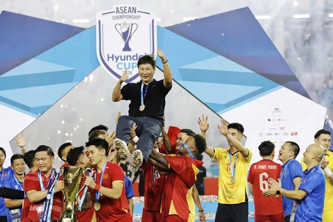 HLV KIm Sang Sik 2 lần vô địch AFF Cup với ĐT Việt Nam
