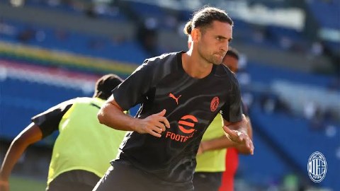 Milan quyết tâm giữ chân tiền vệ người Pháp đến năm 2030