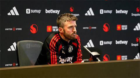 Fan MU dần mất hết kiên nhẫn với Carrick