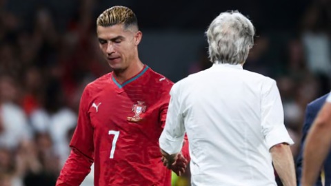  'Thương' Ronaldo, thế giới đua nhau xin nộp phạt hộ