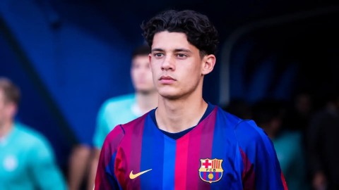  Alex Campos, trung vệ 18 tuổi được Barca đưa tới Paris là ai?