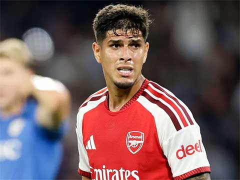 Hincapie đã trở lại tập luyện