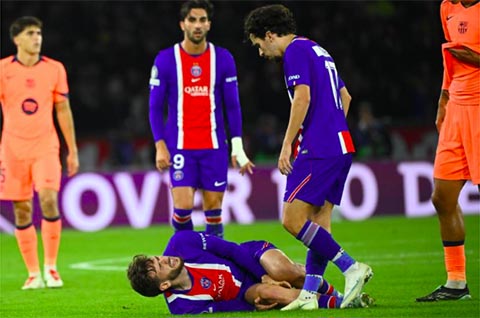 PSG đón hung tin về Kvara