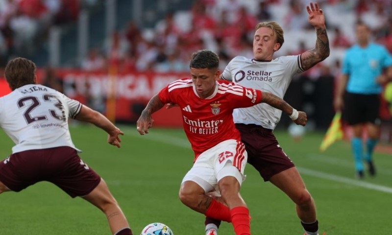 Nhật định phạt góc Hearts vs Benfica, 1h45 ngày 14/8 - Ảnh 1