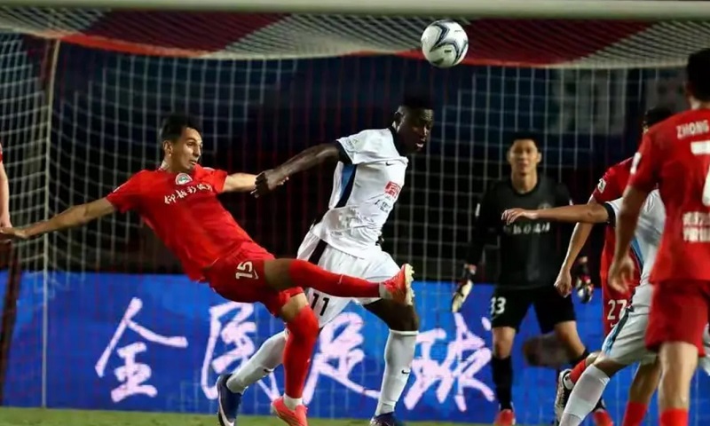 Nhật định phạt góc Henan FC vs Dalian Yingbo, 18h35 ngày 31/7 - Ảnh 1
