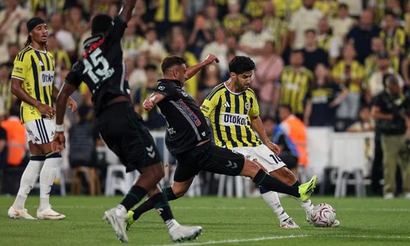 Nhật định phạt góc Lyon vs Fenerbahce, 2h00 ngày 27/8 - Ảnh 1