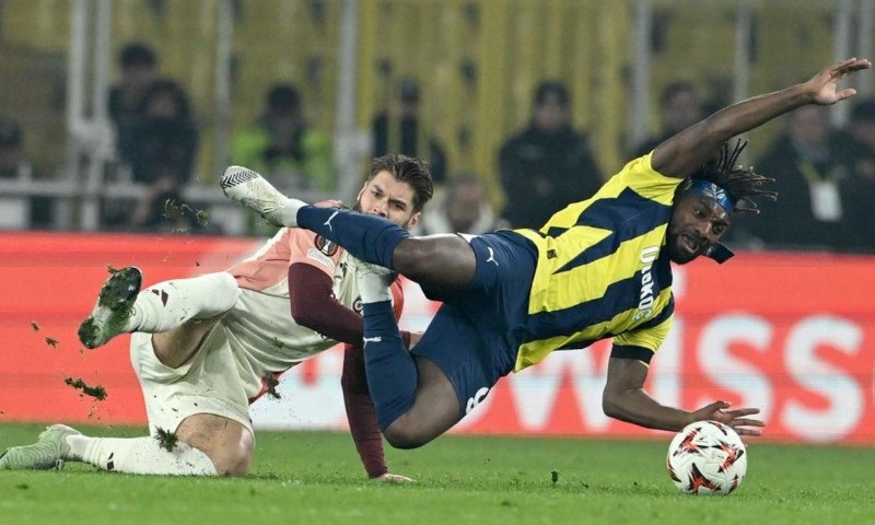 Nhật định phạt góc Fenerbahce vs Lyon, 2h00 ngày 19/8 - Ảnh 1