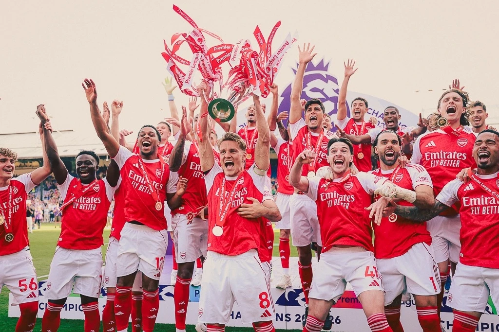  Dàn sao Arsenal ăn mừng cuồng nhiệt chức vô địch Ngoại hạng Anh 2025/2026