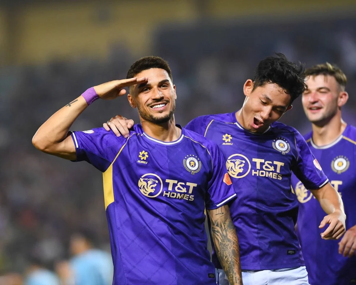  Hà Nội FC áp sát nhóm đầu sau chiến thắng trước Nam Định