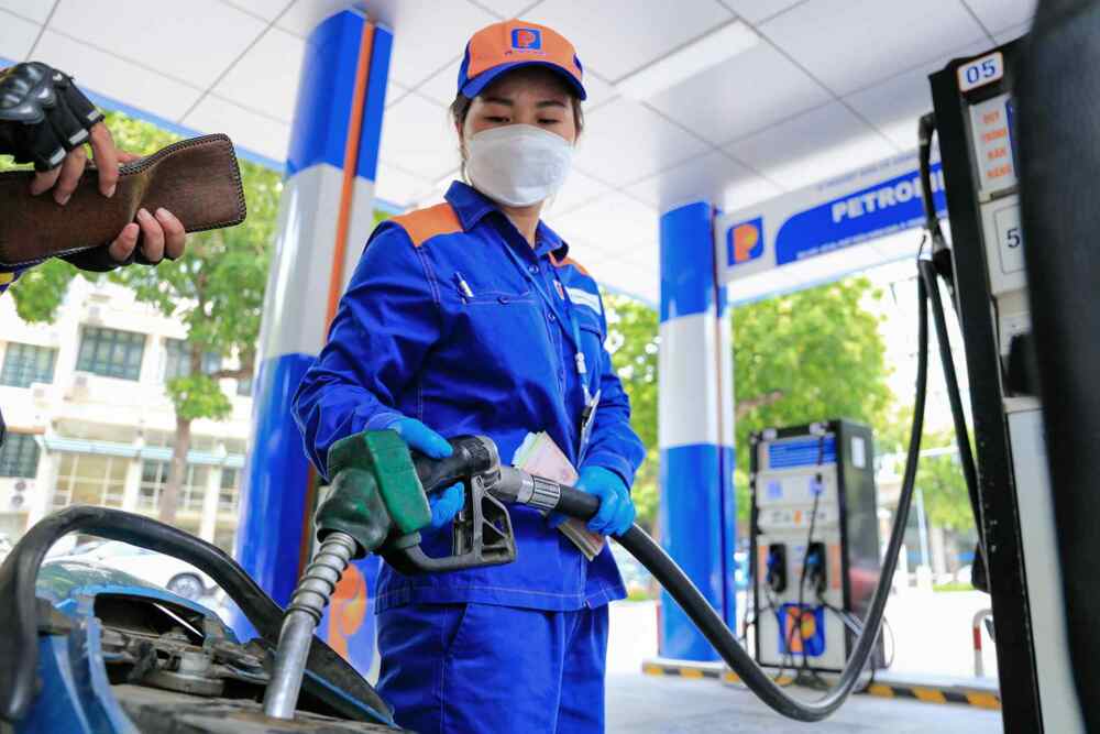  Kiểm soát thị trường xăng dầu, bảo đảm nguồn cung